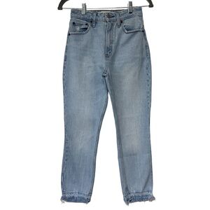 {A&F} "The Mom High Rise" Short Curve Love Frayed Hem Stretch Denim Jeans